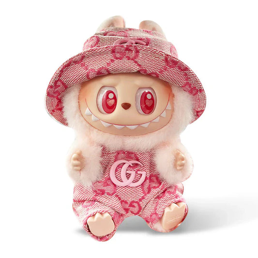LabubuMania – Outfit GG Pink (Labubu  incluso)