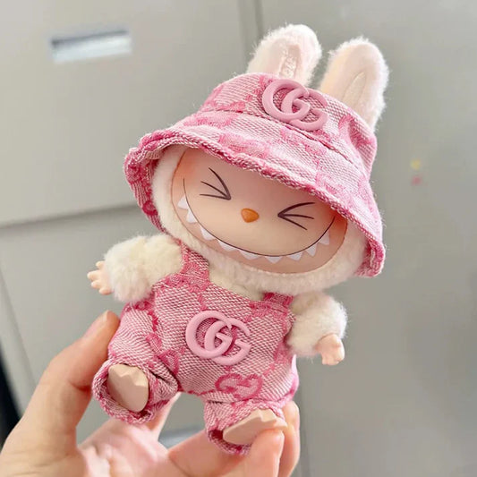 LabubuMania – Outfit GG Pink (Labubu  incluso)