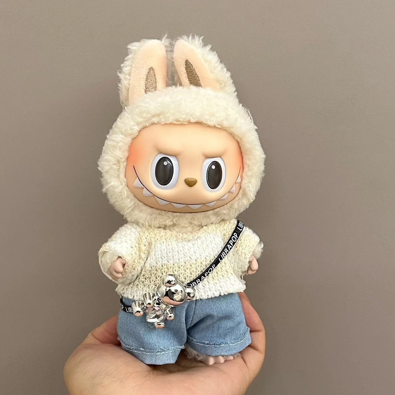 LabubuMania – Outfit Denim Cool (Labubu  incluso)